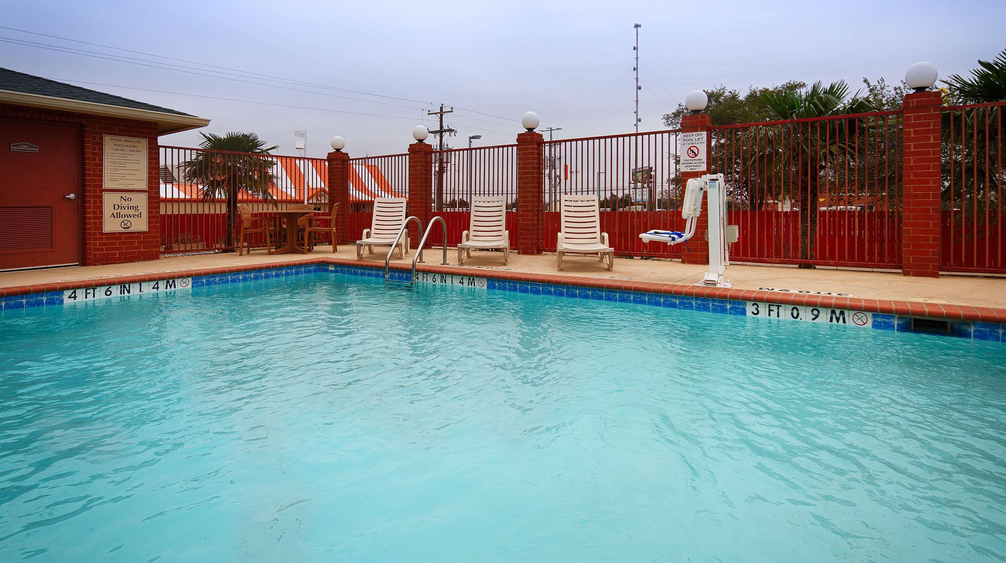 Best Western Giddings Inn & Suites Екстер'єр фото