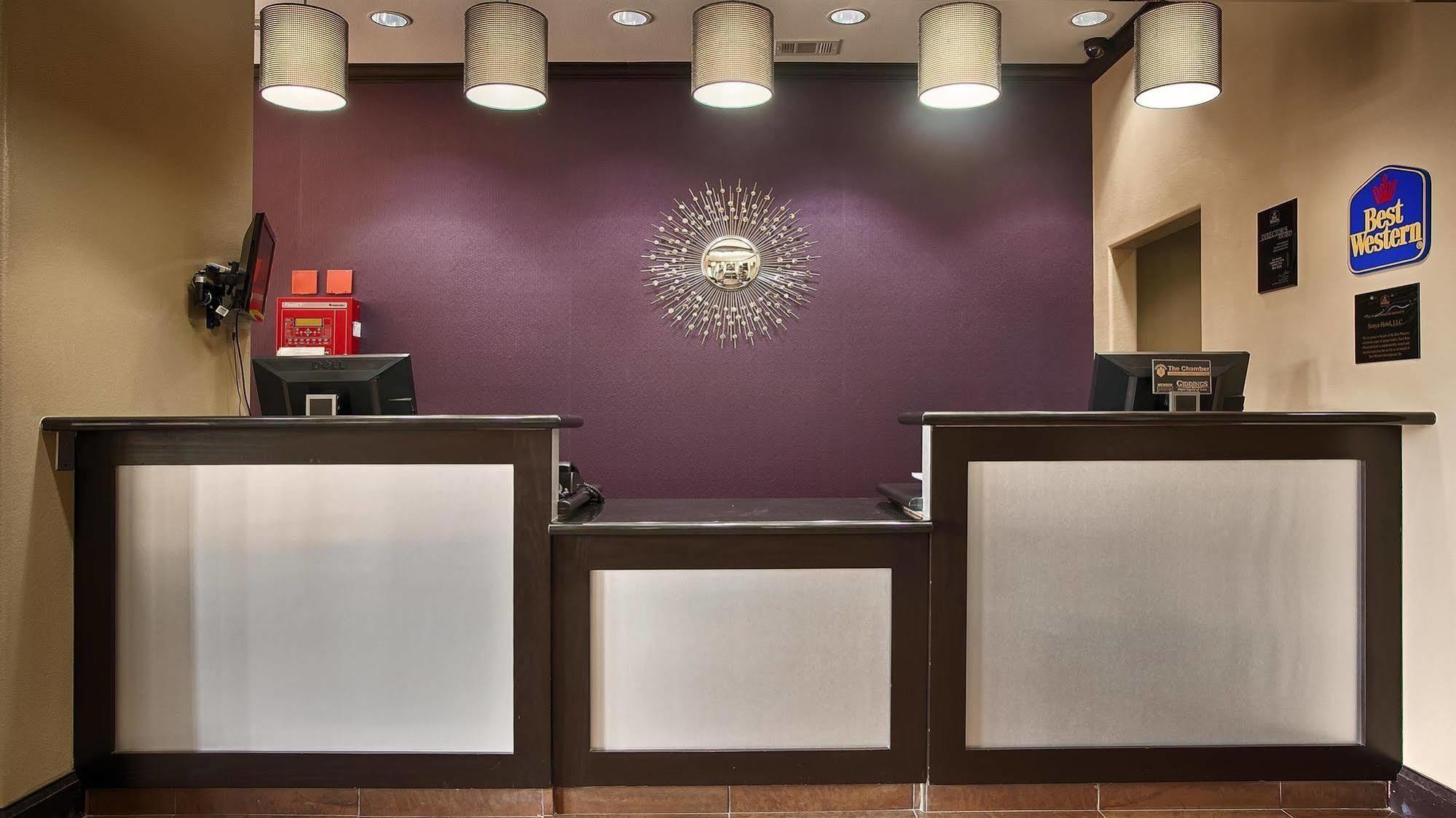 Best Western Giddings Inn & Suites Екстер'єр фото